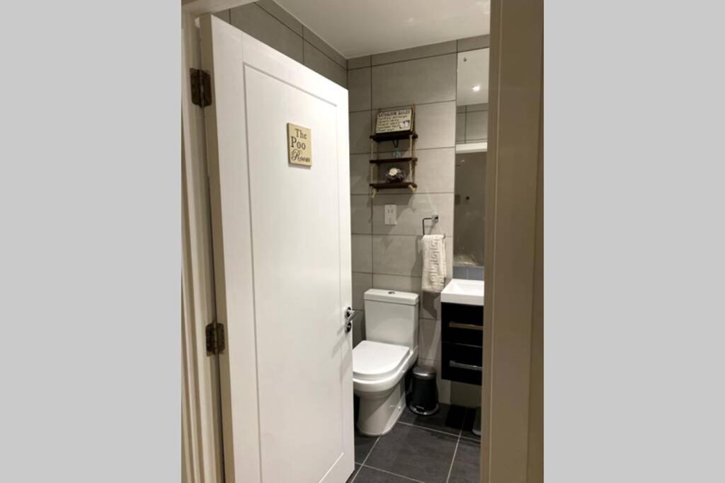 Luxury 1 Bedroom Apartment With Netflix & Parking Богемвуд Экстерьер фото