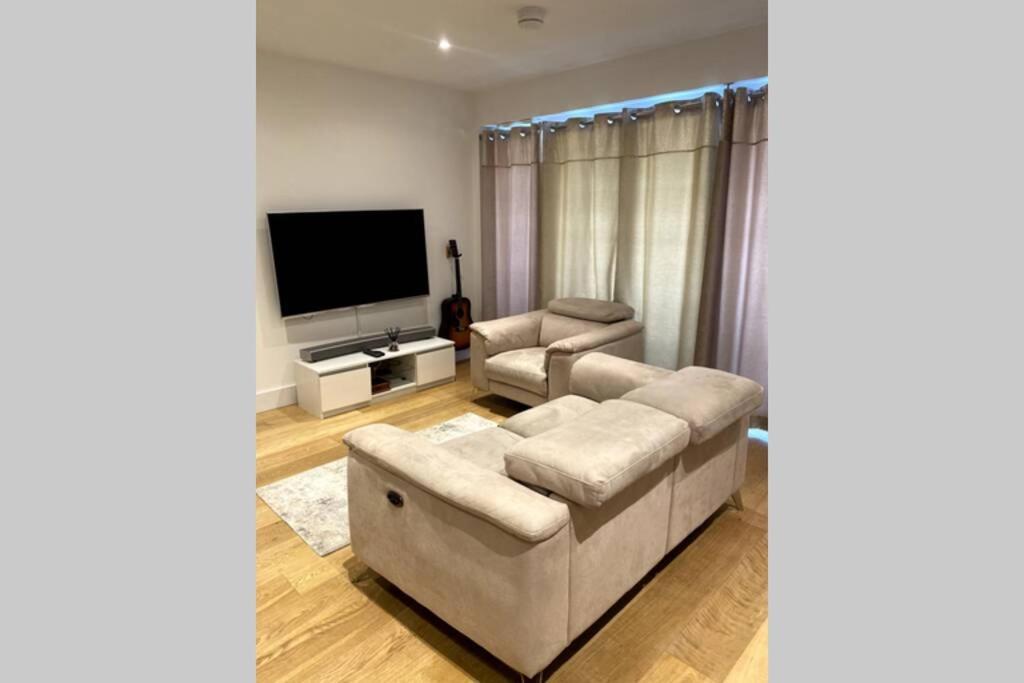 Luxury 1 Bedroom Apartment With Netflix & Parking Богемвуд Экстерьер фото